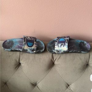 Champion slides size 6